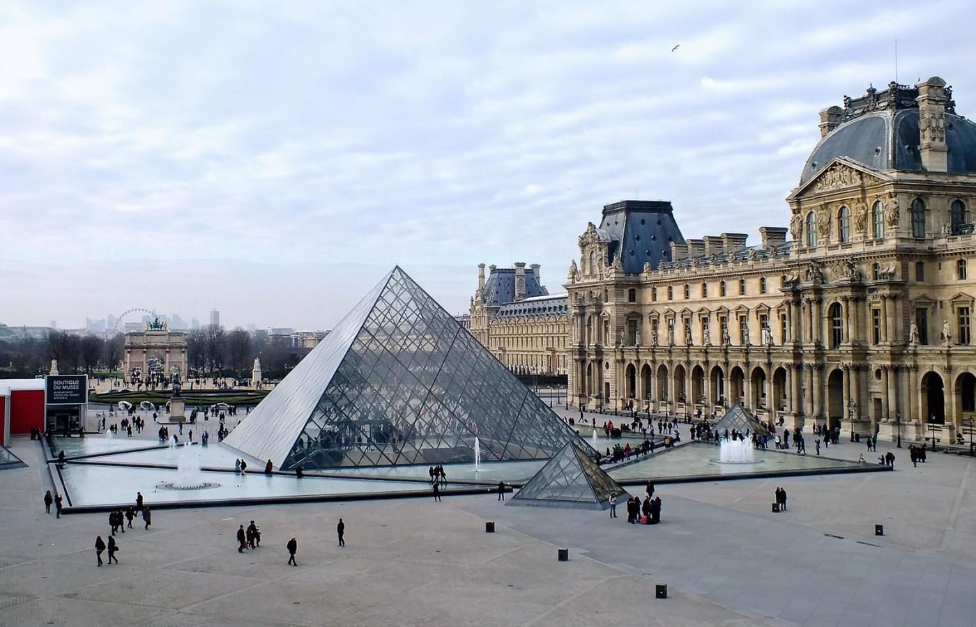Отель Lumen Paris Louvre -  окружение